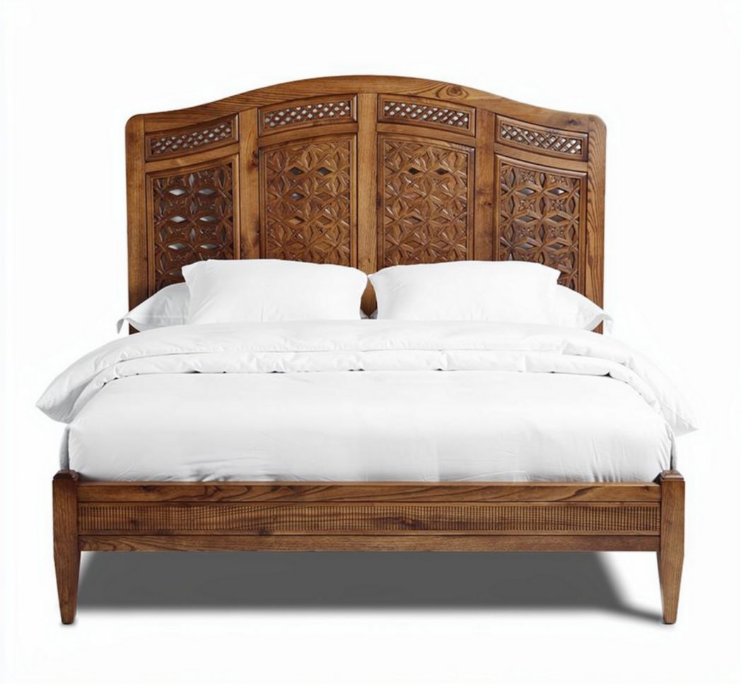 Lit en bois sculpté 200 x 160 cm avec tête de lit en motifs floraux